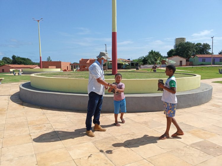 Secretaria promove arborização da Praça Milton Santos no povoado Almécegas.