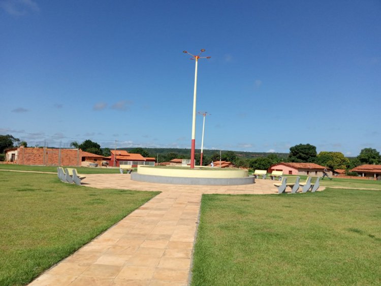 Secretaria promove arborização da Praça Milton Santos no povoado Almécegas.