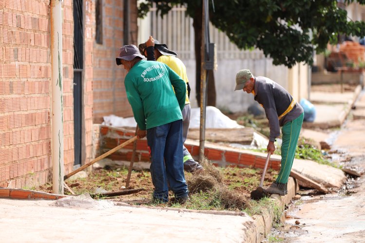 Prefeitura intensifica serviços de limpeza urbana em todo município.
