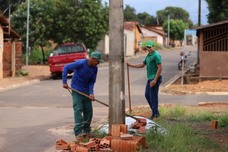 Prefeitura intensifica serviços de limpeza urbana em todo município.