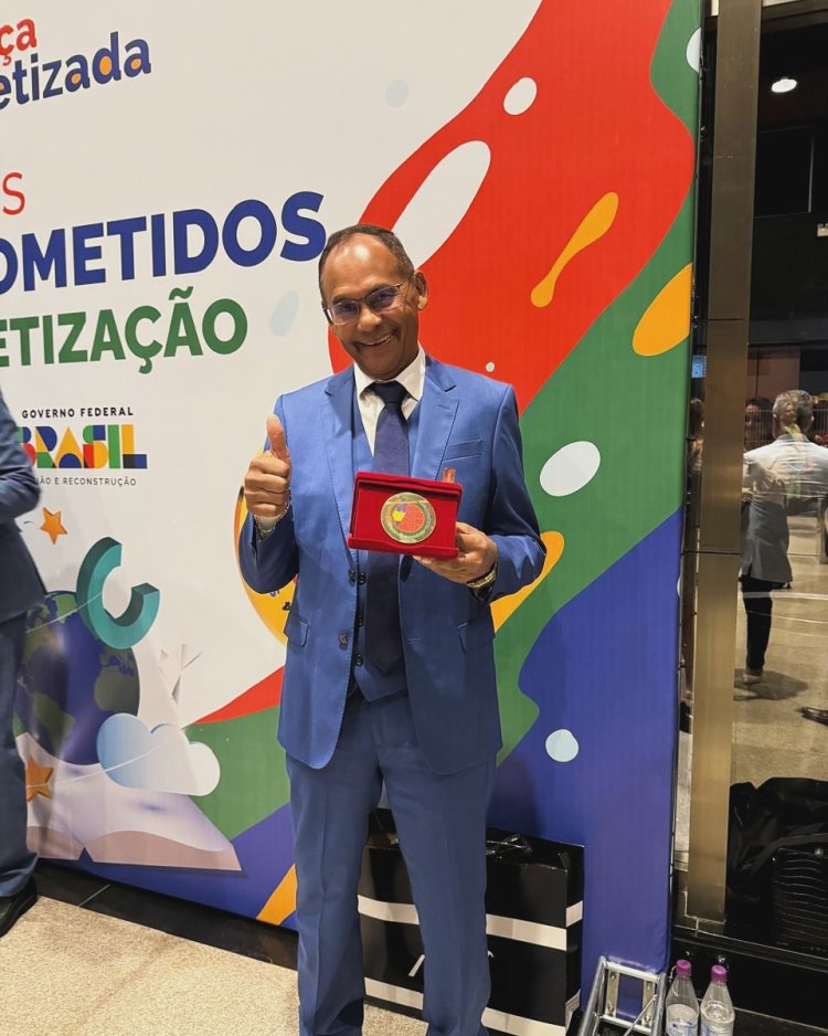 SECRETARIA MUNICIPAL DE EDUCAÇÃO RECEBE PRÊMIO SELO OURO EM BRASÍLIA PELO GOVERNO FEDERAL