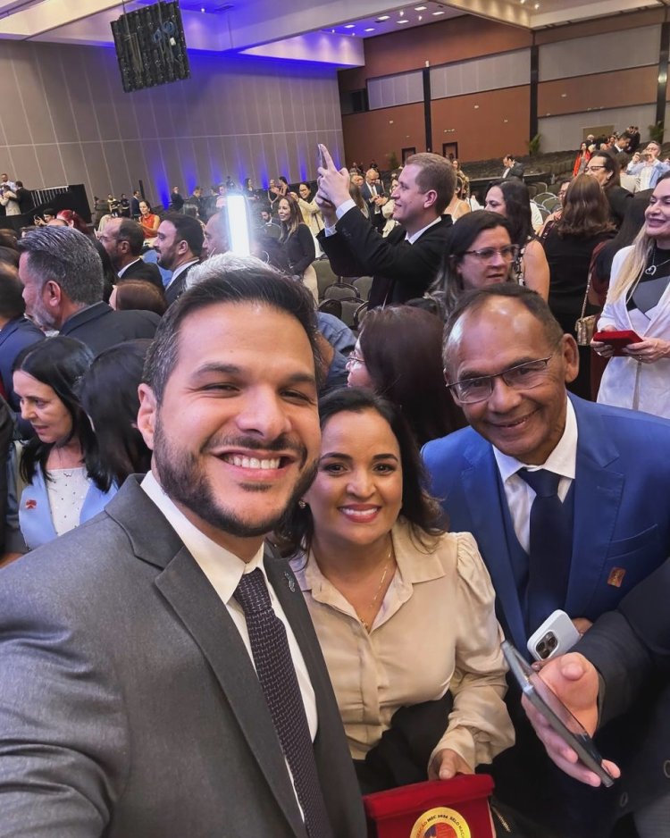 SECRETARIA MUNICIPAL DE EDUCAÇÃO RECEBE PRÊMIO SELO OURO EM BRASÍLIA PELO GOVERNO FEDERAL