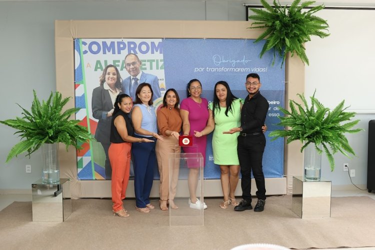 SECRETÁRIA DA EDUCAÇÃO RITA RODRIGUES PROMOVE UM DELICIOSO CAFÉ DA MANHA PARA COMEMORAR OS ÍNDICES E CONQUISTAS NA EDUCAÇÃO DE BAIXA GRANDE DO RIBEIRO